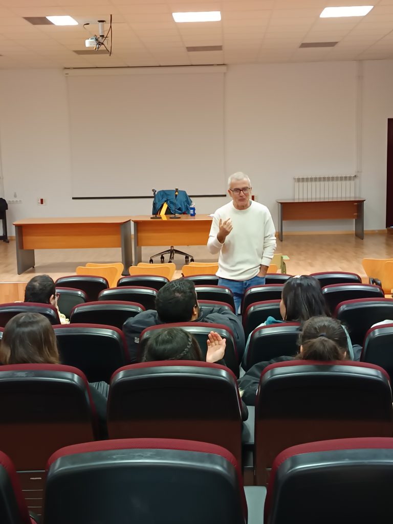 Charla sobre Inteligencia Artificial: desafíos y derechos fundamentales